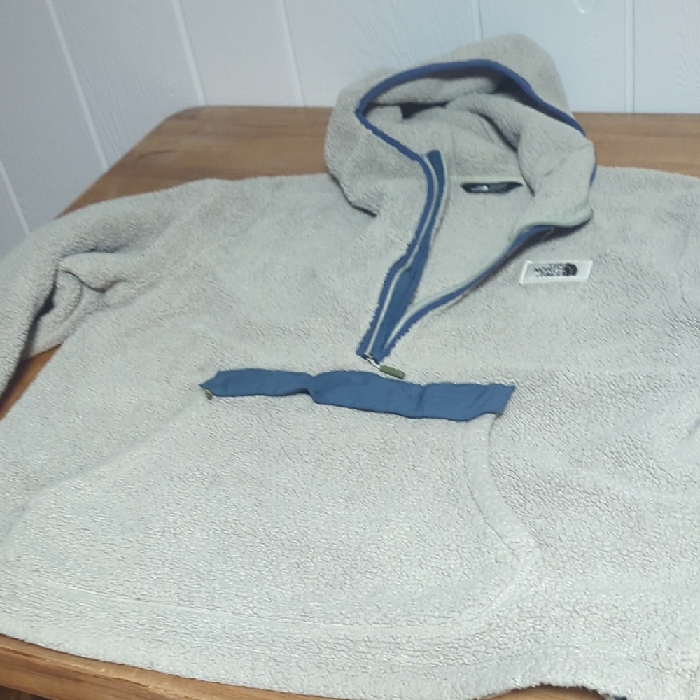 The North Face Men's Cream Fleece Zip-Up Sweater with Blue Trim